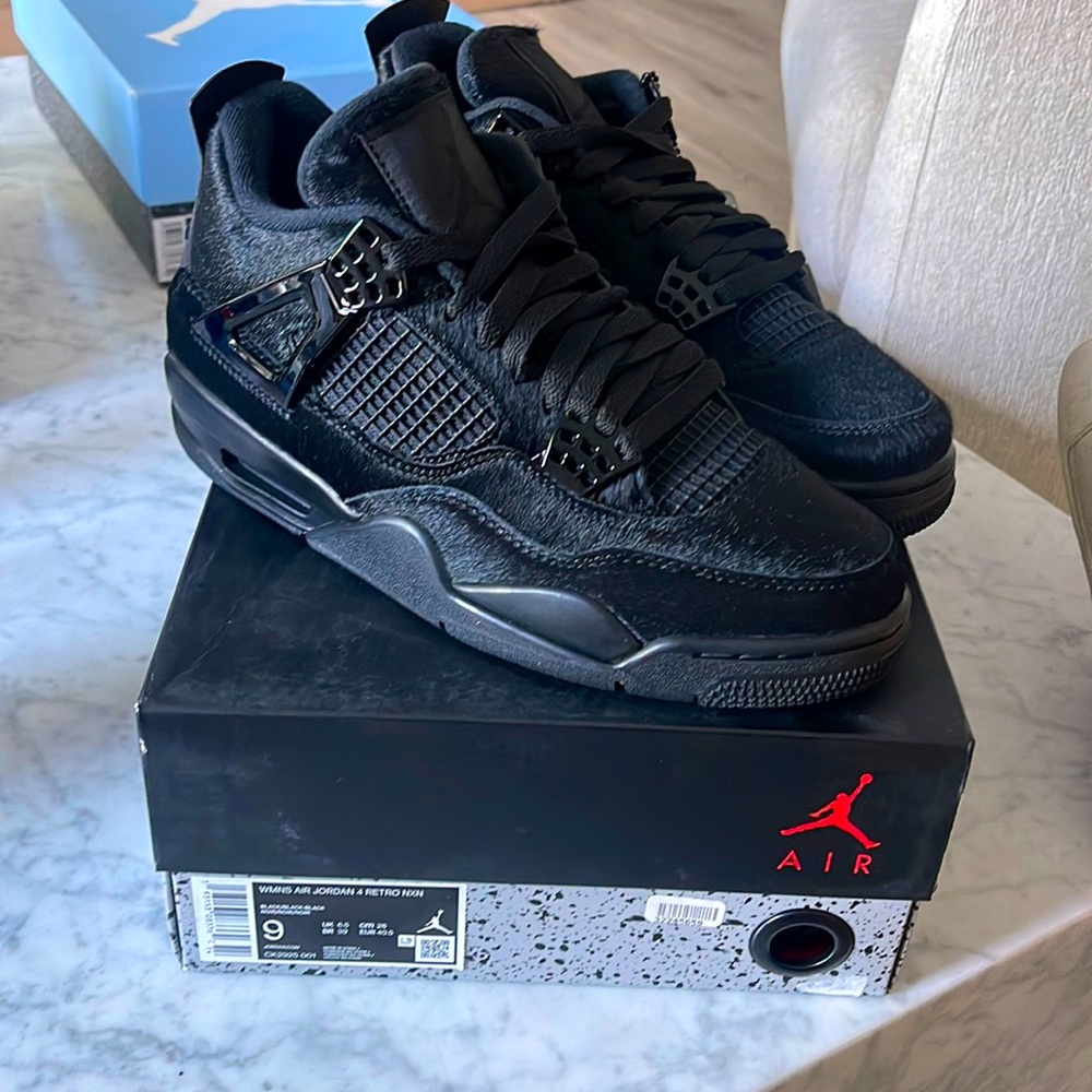 Women’s air Jordan 4 retro NXN SIZE 9